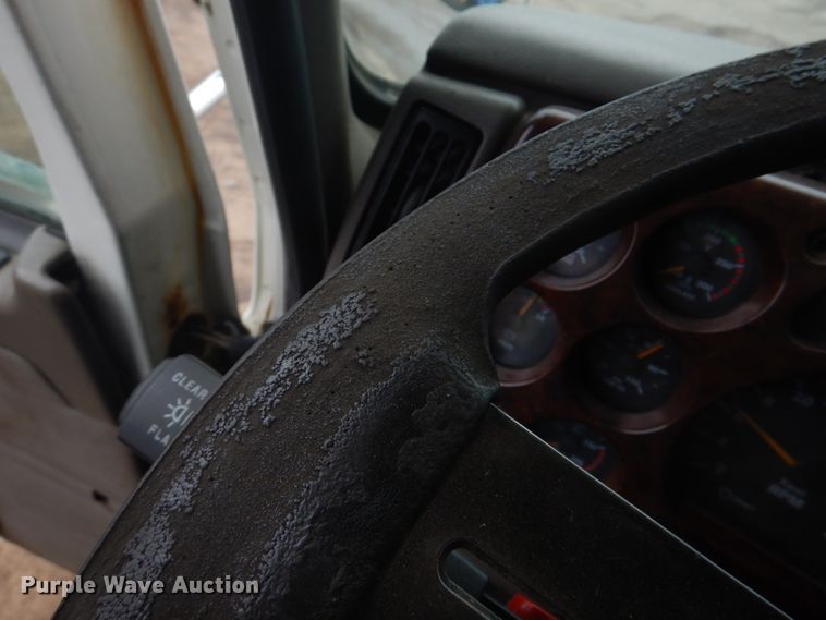 image for item JY9814 2005 Mack Vision CXN613  semi truck