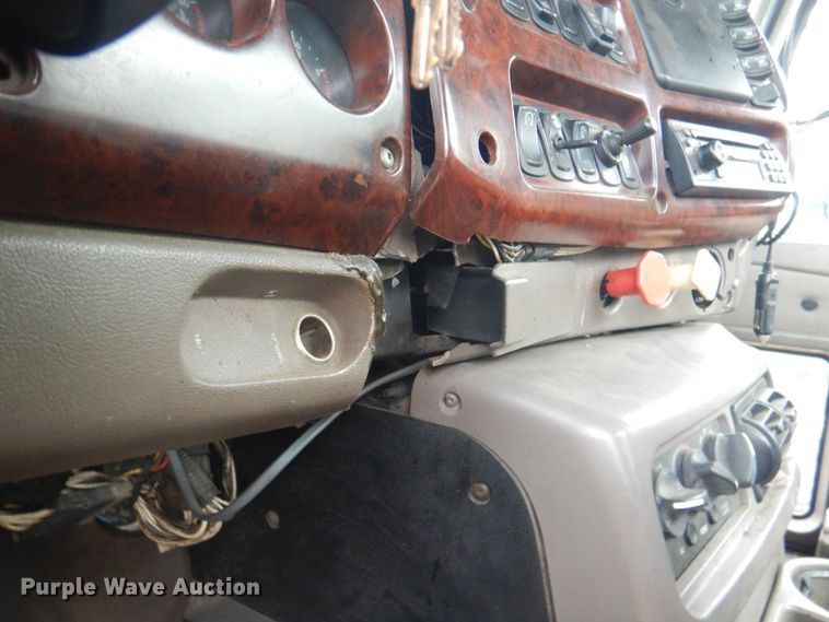 image for item JY9814 2005 Mack Vision CXN613  semi truck