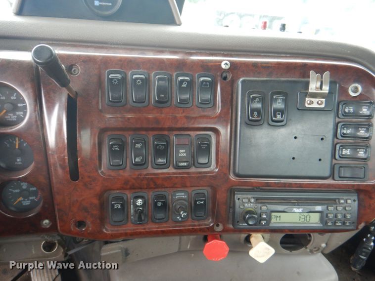 image for item JY9814 2005 Mack Vision CXN613  semi truck