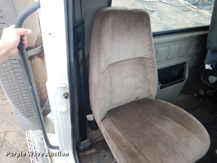 image for item JY9814 2005 Mack Vision CXN613  semi truck