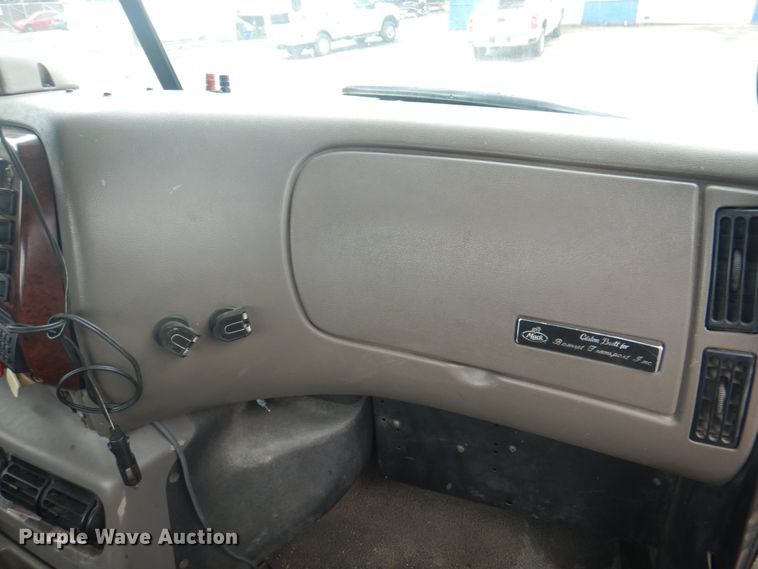 image for item JY9814 2005 Mack Vision CXN613  semi truck