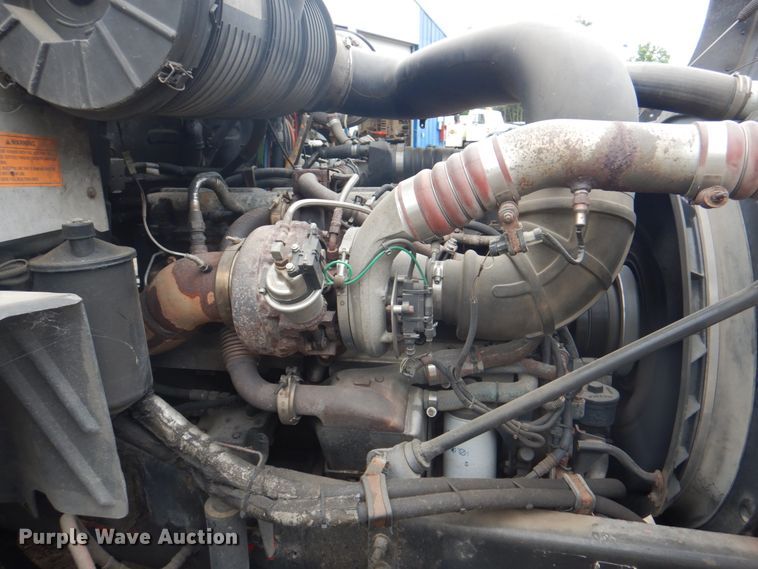 image for item JY9814 2005 Mack Vision CXN613  semi truck