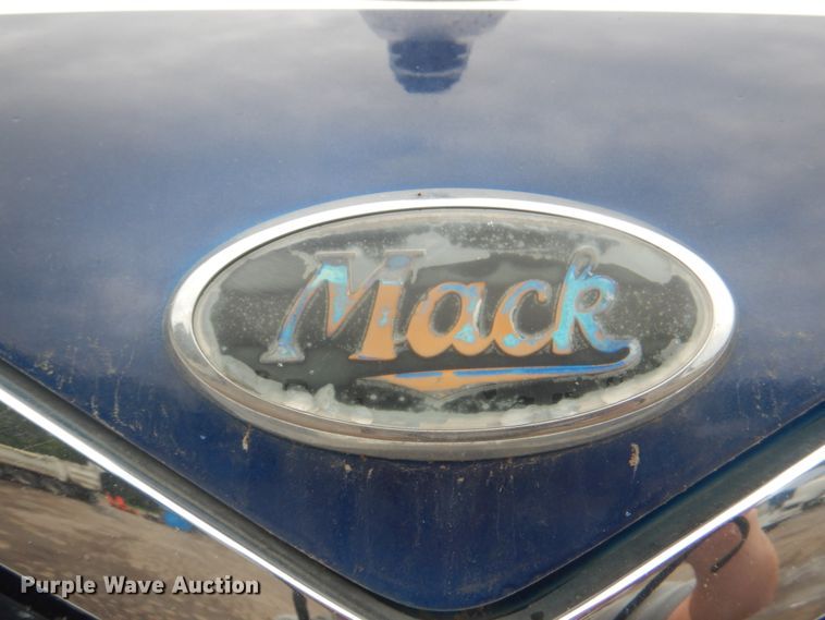 image for item JY9814 2005 Mack Vision CXN613  semi truck