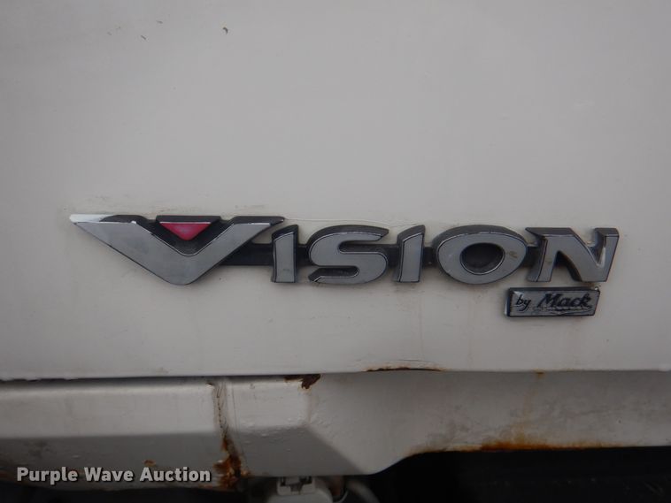 image for item JY9814 2005 Mack Vision CXN613  semi truck