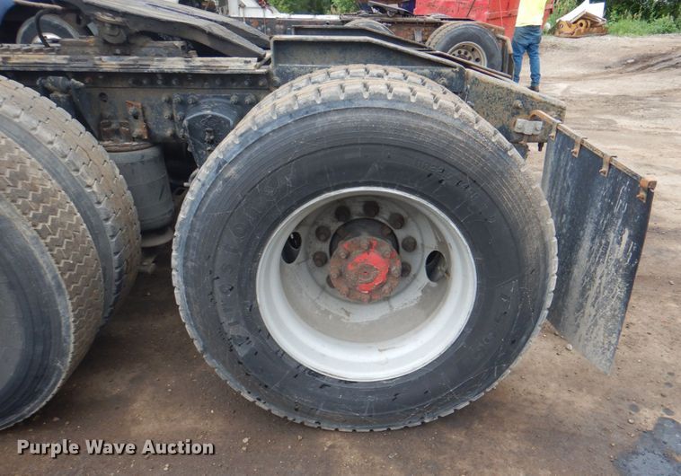 image for item JY9814 2005 Mack Vision CXN613  semi truck