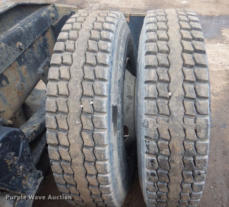 image for item JY9814 2005 Mack Vision CXN613  semi truck