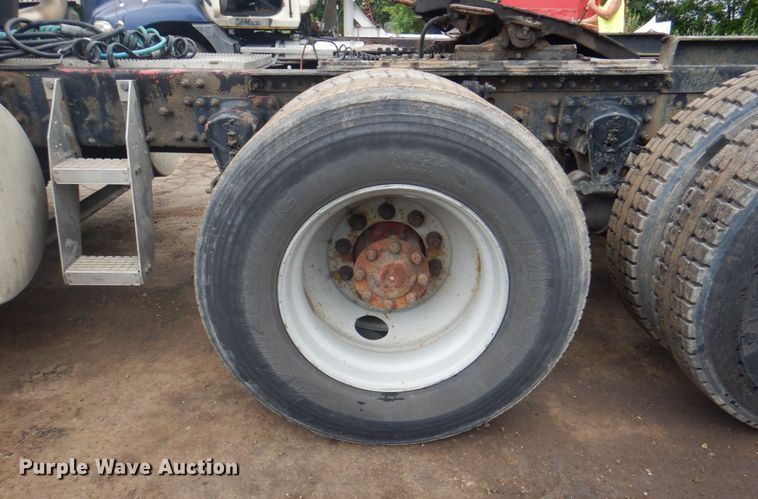 image for item JY9814 2005 Mack Vision CXN613  semi truck