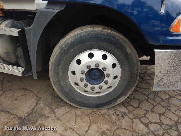 image for item JY9814 2005 Mack Vision CXN613  semi truck