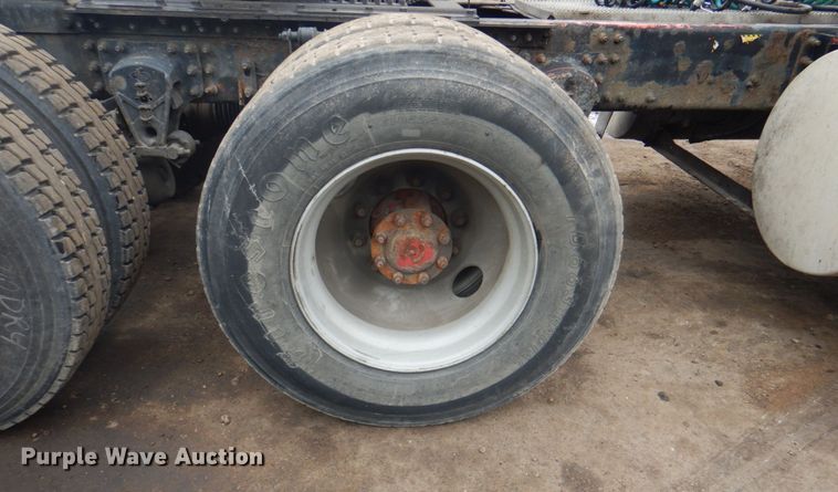 image for item JY9814 2005 Mack Vision CXN613  semi truck