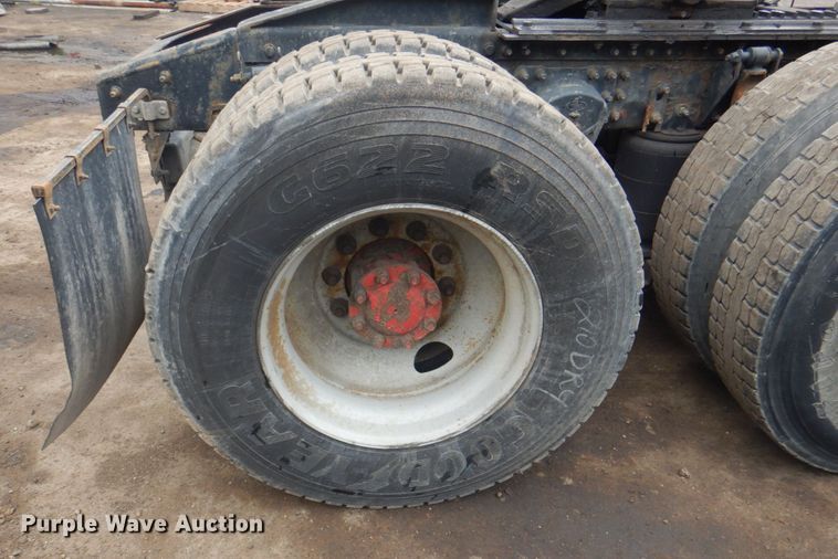 image for item JY9814 2005 Mack Vision CXN613  semi truck