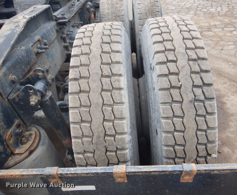 image for item JY9814 2005 Mack Vision CXN613  semi truck