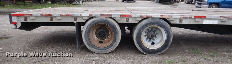 image for item KU9551 1995 Wilson CFD-900  drop deck trailer