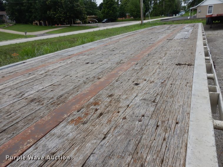 image for item KU9551 1995 Wilson CFD-900  drop deck trailer