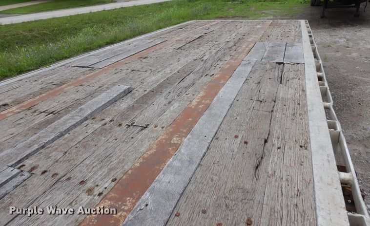 image for item KU9551 1995 Wilson CFD-900  drop deck trailer