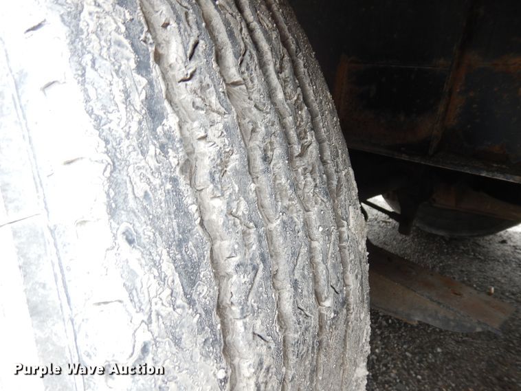 image for item KU9551 1995 Wilson CFD-900  drop deck trailer