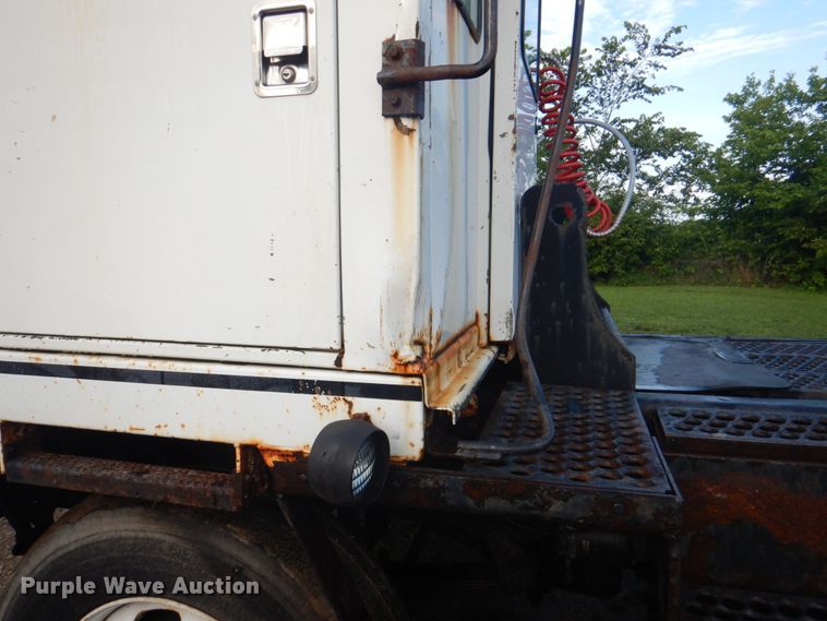 image for item KW9961 1999 Ottawa Commando 30  yard truck