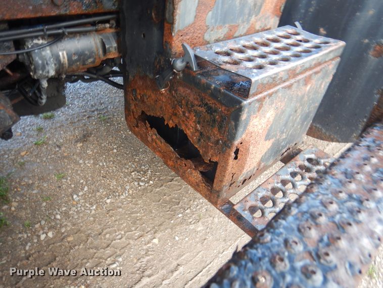 image for item KW9961 1999 Ottawa Commando 30  yard truck