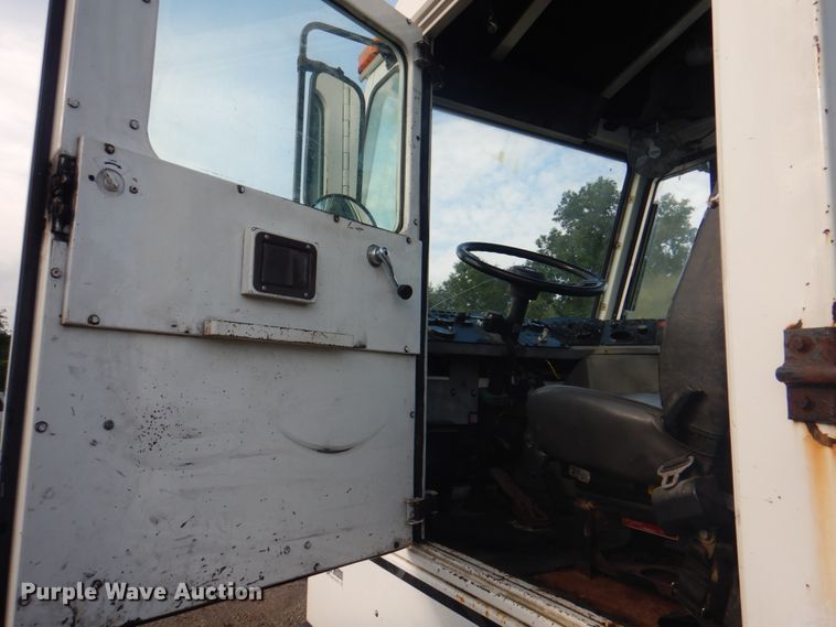 image for item KW9961 1999 Ottawa Commando 30  yard truck