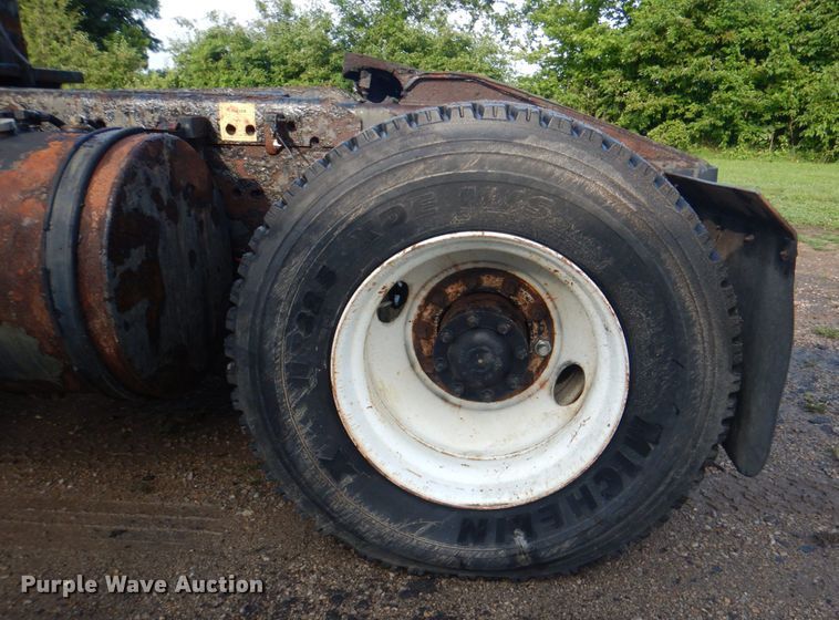 image for item KW9961 1999 Ottawa Commando 30  yard truck