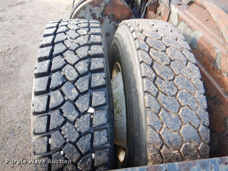 image for item KW9961 1999 Ottawa Commando 30  yard truck