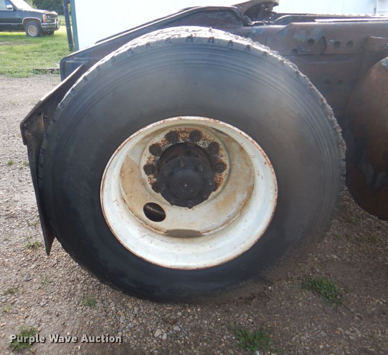 image for item KW9961 1999 Ottawa Commando 30  yard truck