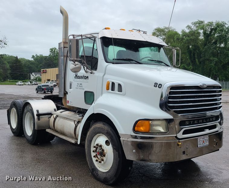 image for item L1360 2001 Sterling AT9500  semi truck