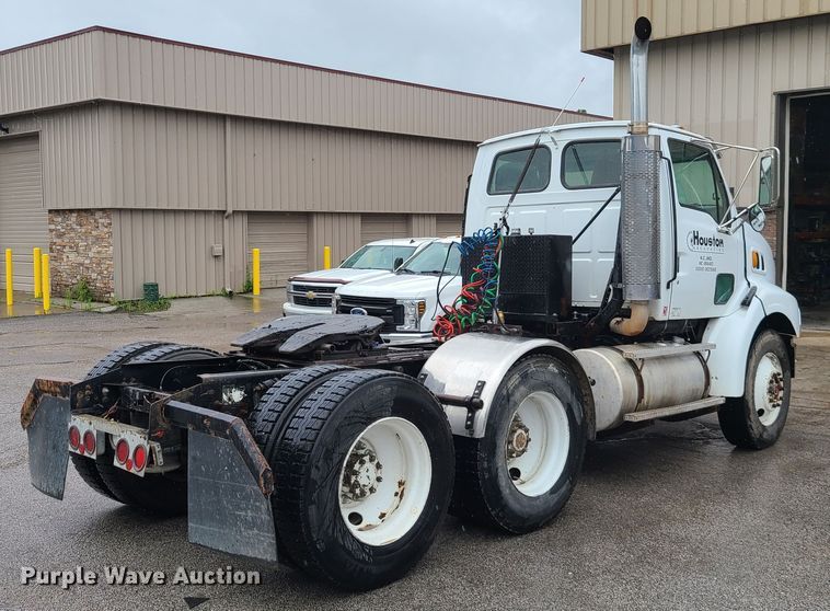 image for item L1360 2001 Sterling AT9500  semi truck