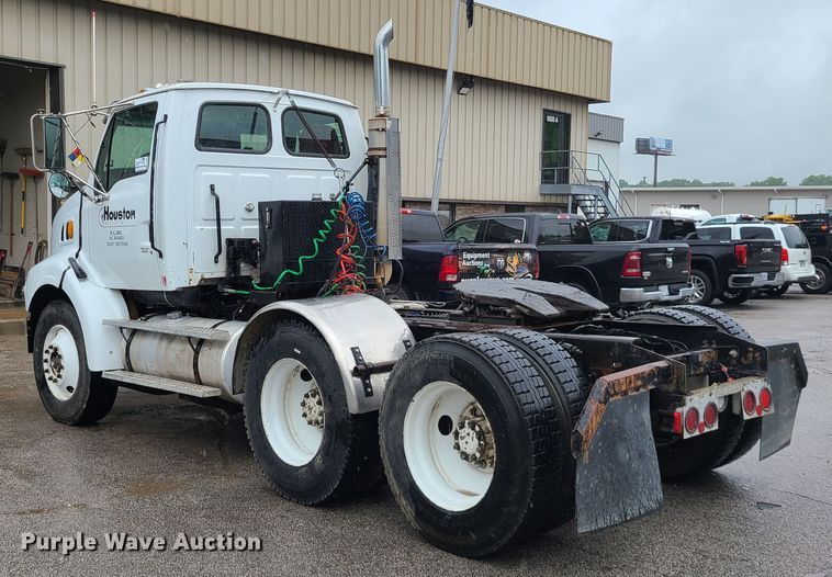 image for item L1360 2001 Sterling AT9500  semi truck