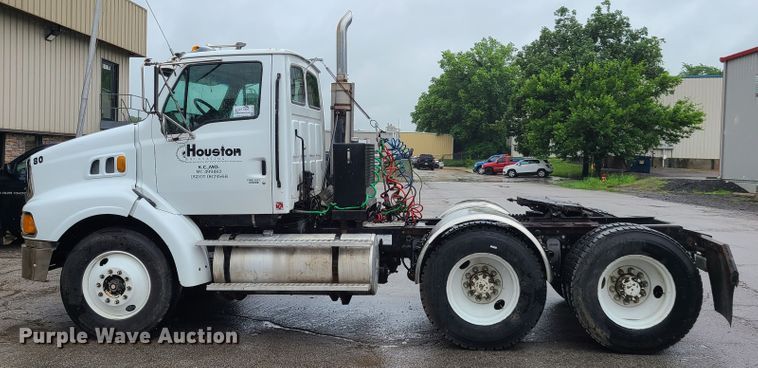 image for item L1360 2001 Sterling AT9500  semi truck