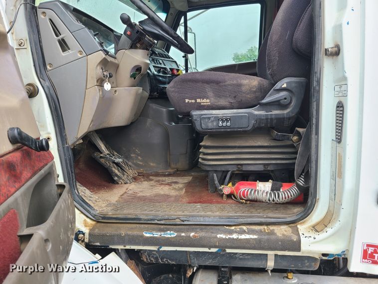 image for item L1360 2001 Sterling AT9500  semi truck