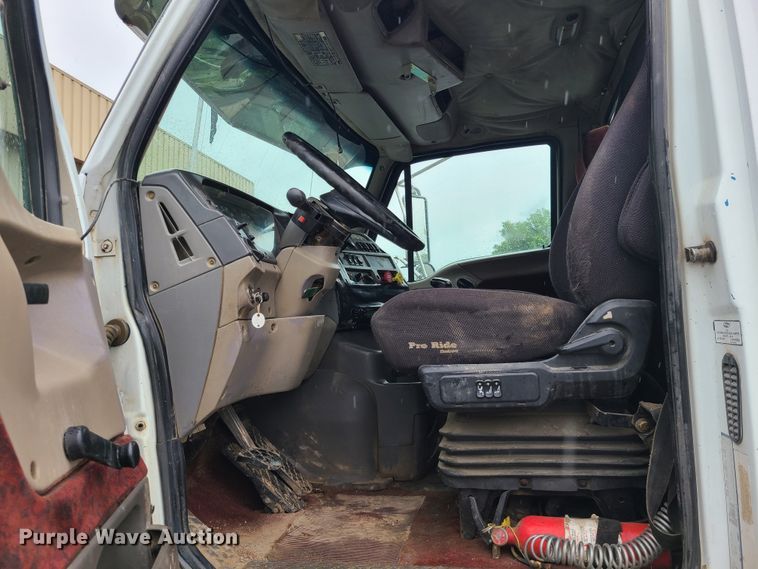 image for item L1360 2001 Sterling AT9500  semi truck