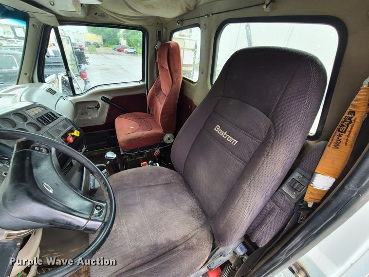 image for item L1360 2001 Sterling AT9500  semi truck