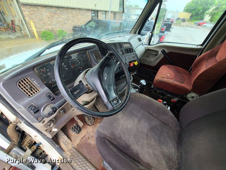 image for item L1360 2001 Sterling AT9500  semi truck