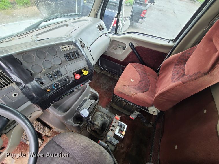 image for item L1360 2001 Sterling AT9500  semi truck