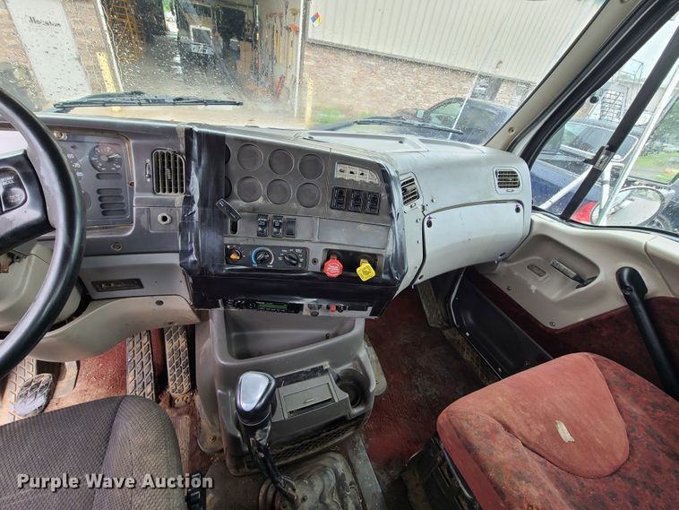 image for item L1360 2001 Sterling AT9500  semi truck