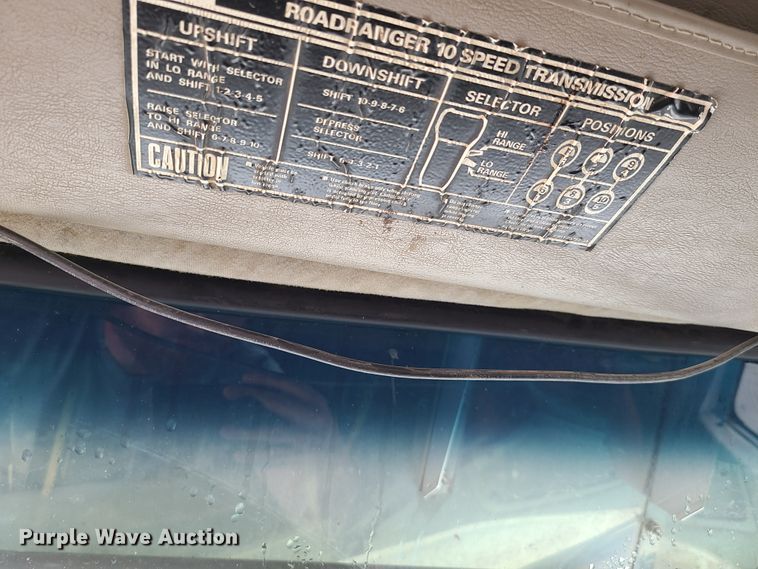 image for item L1360 2001 Sterling AT9500  semi truck