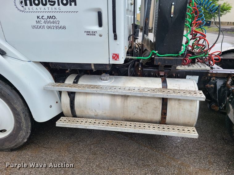 image for item L1360 2001 Sterling AT9500  semi truck