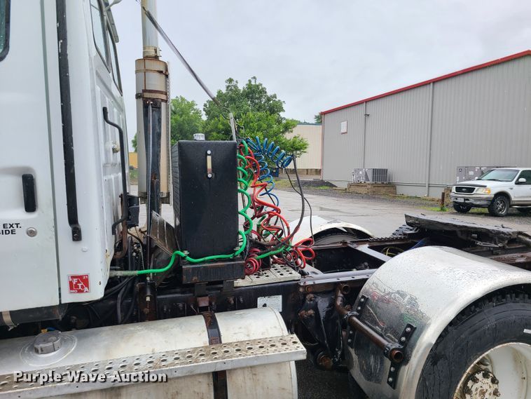 image for item L1360 2001 Sterling AT9500  semi truck