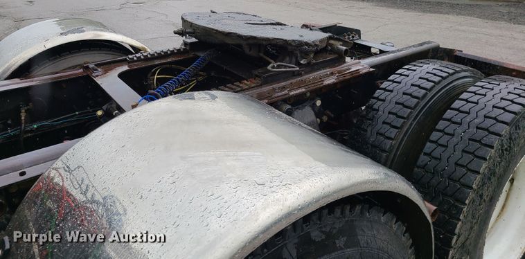 image for item L1360 2001 Sterling AT9500  semi truck