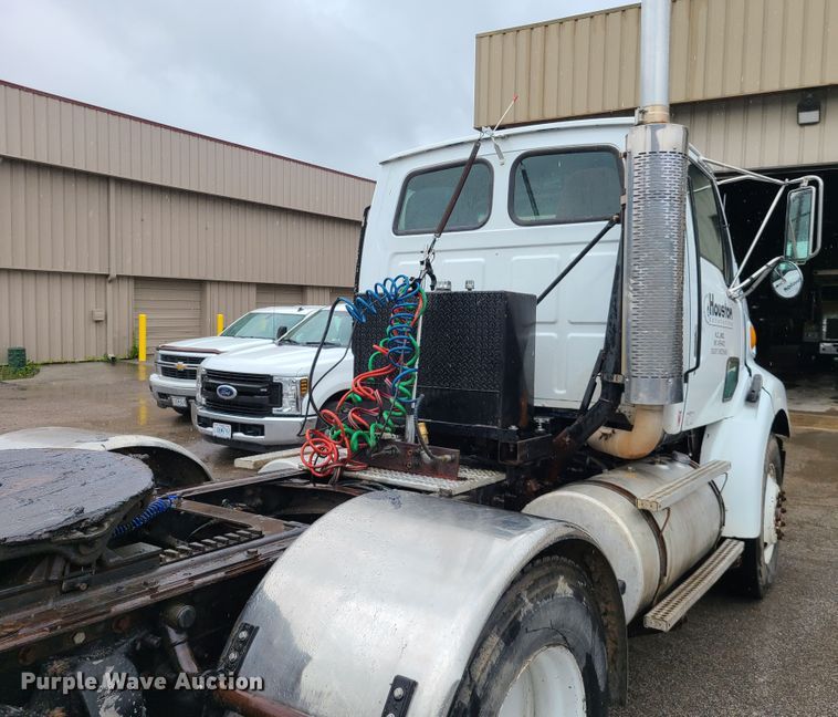image for item L1360 2001 Sterling AT9500  semi truck