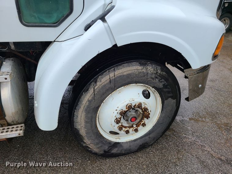 image for item L1360 2001 Sterling AT9500  semi truck