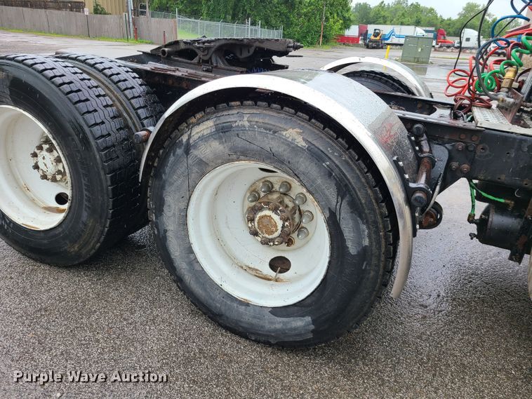 image for item L1360 2001 Sterling AT9500  semi truck