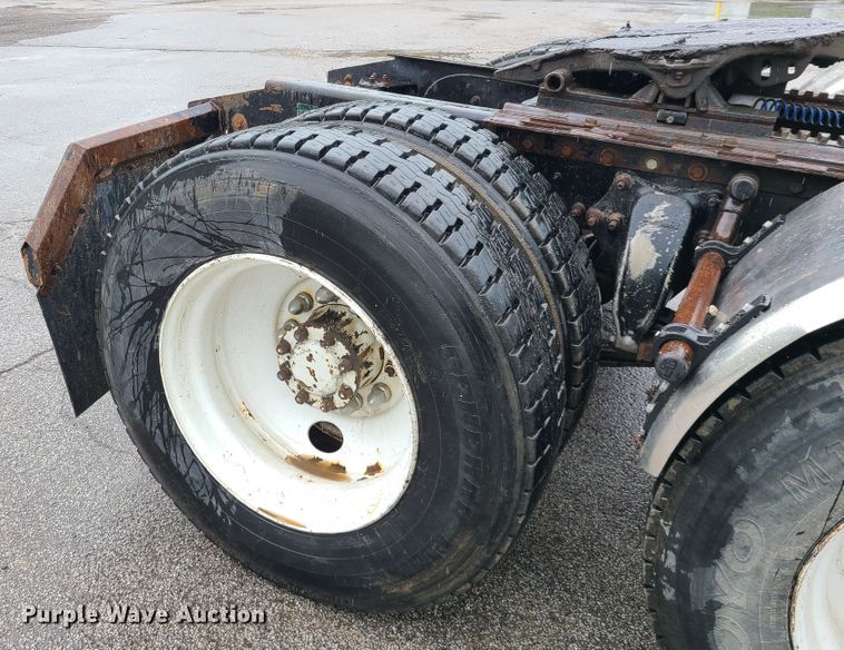 image for item L1360 2001 Sterling AT9500  semi truck