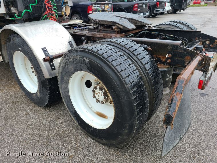 image for item L1360 2001 Sterling AT9500  semi truck