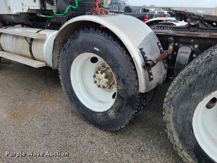 image for item L1360 2001 Sterling AT9500  semi truck