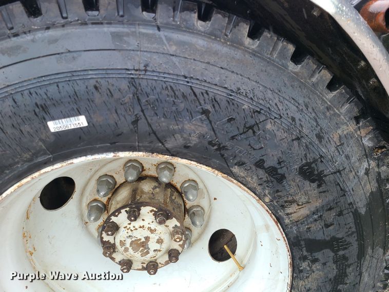 image for item L1360 2001 Sterling AT9500  semi truck