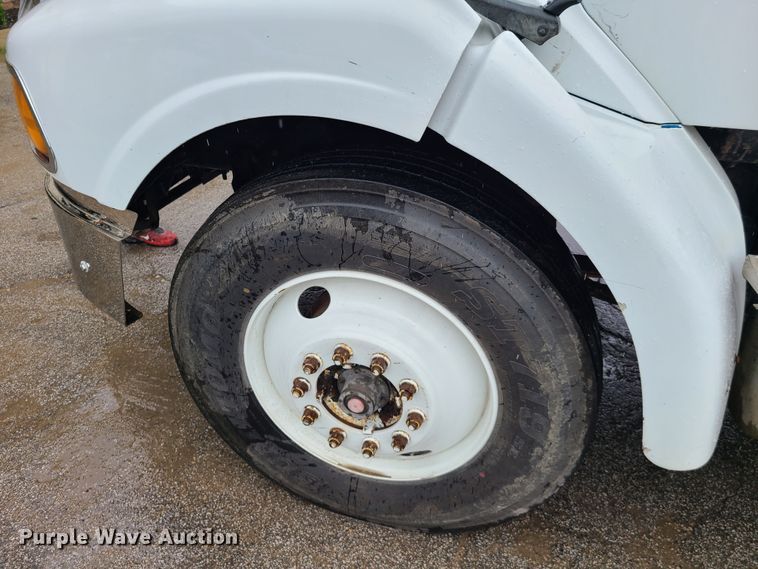 image for item L1360 2001 Sterling AT9500  semi truck