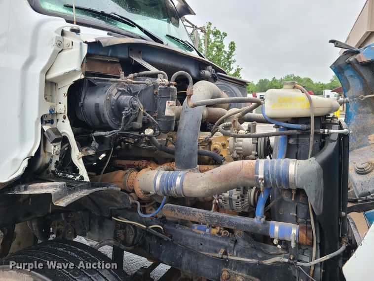 image for item L1360 2001 Sterling AT9500  semi truck