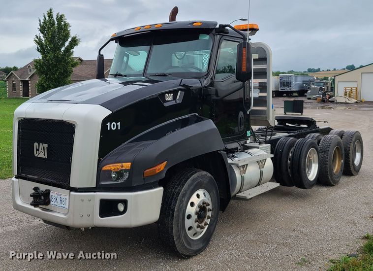 image for item L1374 2012 Caterpillar CT660L  semi truck