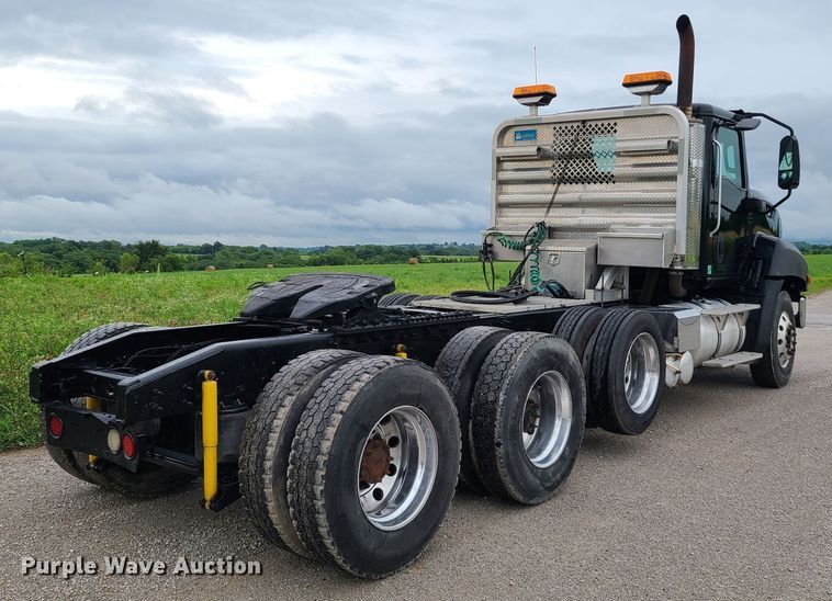 image for item L1374 2012 Caterpillar CT660L  semi truck